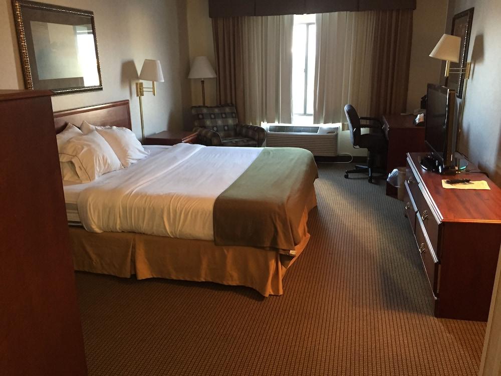 Comfort Inn & Suites Emporia Extérieur photo