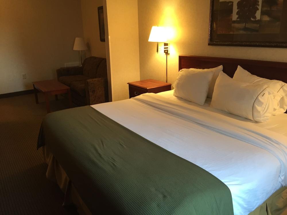 Comfort Inn & Suites Emporia Extérieur photo