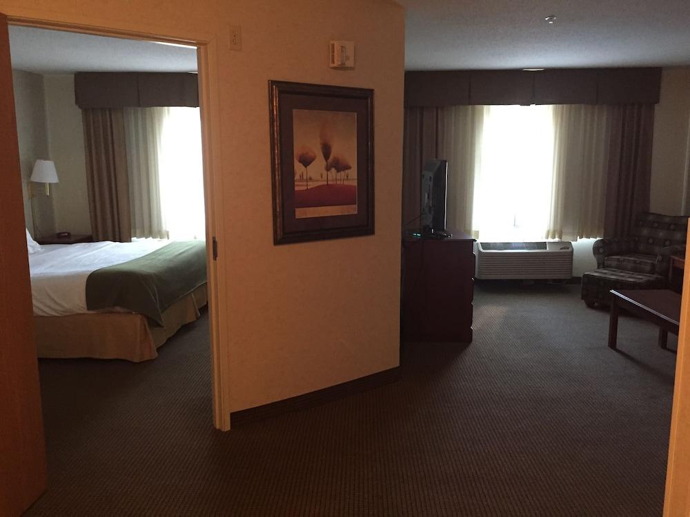 Comfort Inn & Suites Emporia Extérieur photo