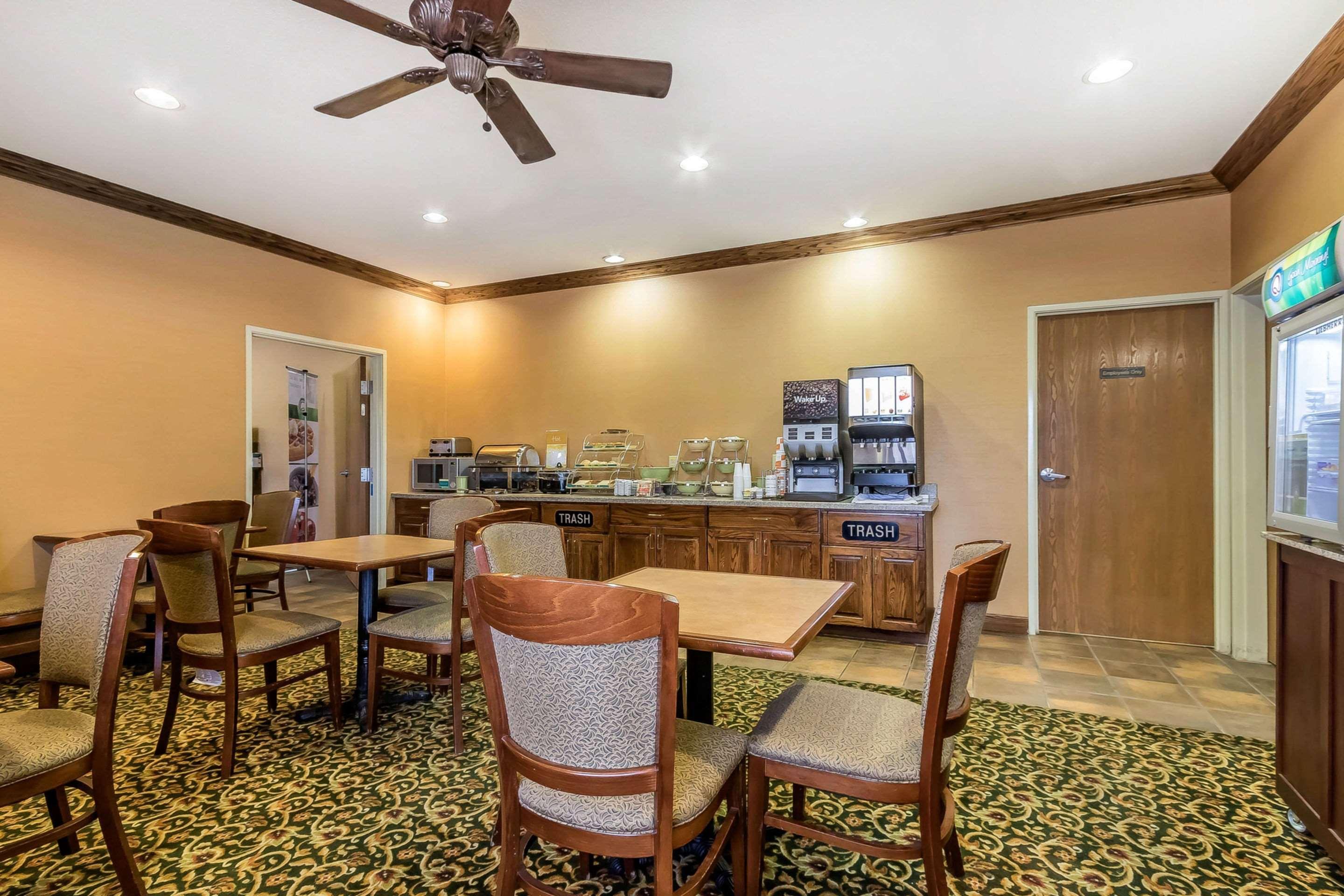 Comfort Inn & Suites Emporia Extérieur photo