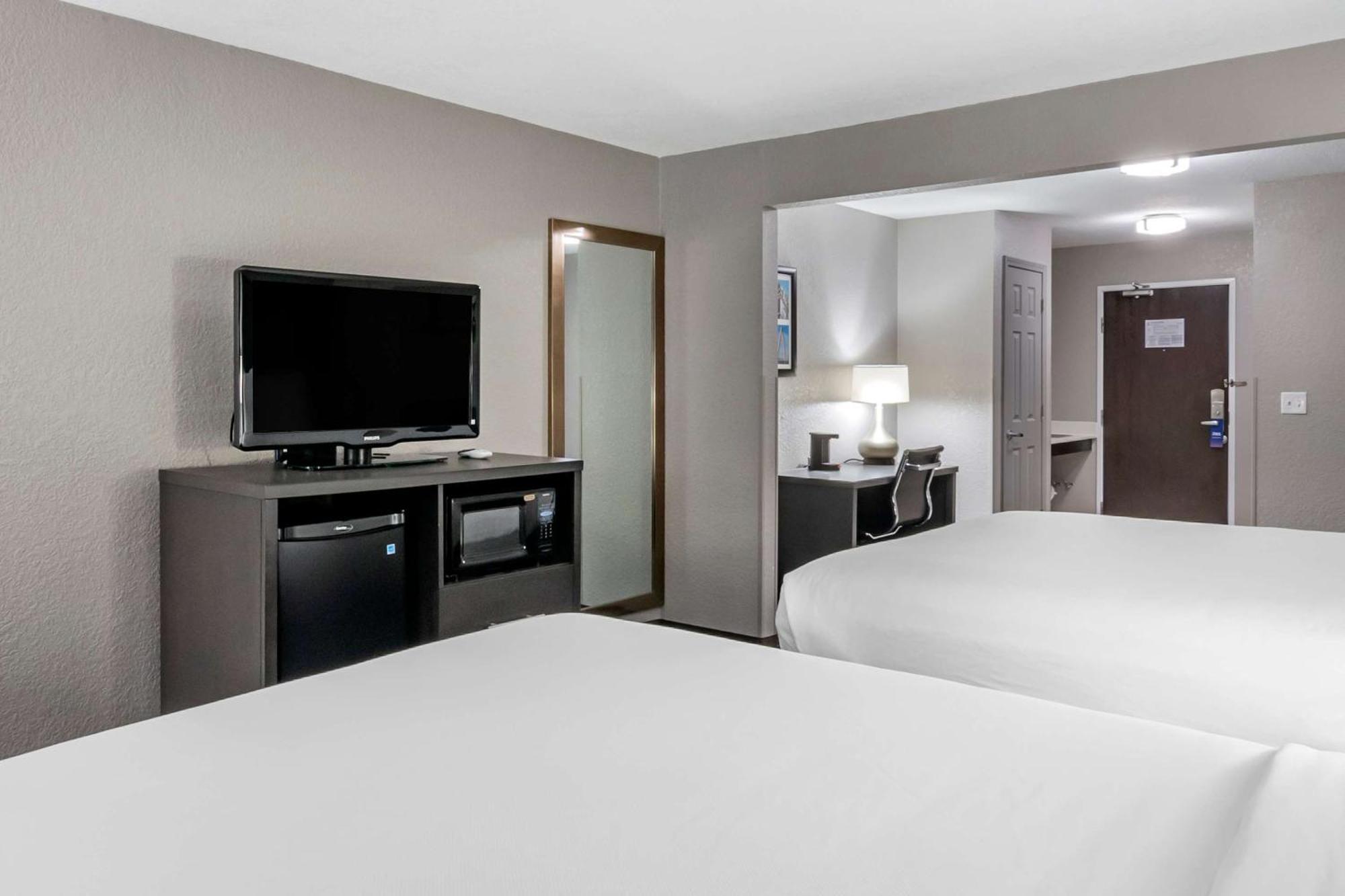 Comfort Inn & Suites Emporia Extérieur photo