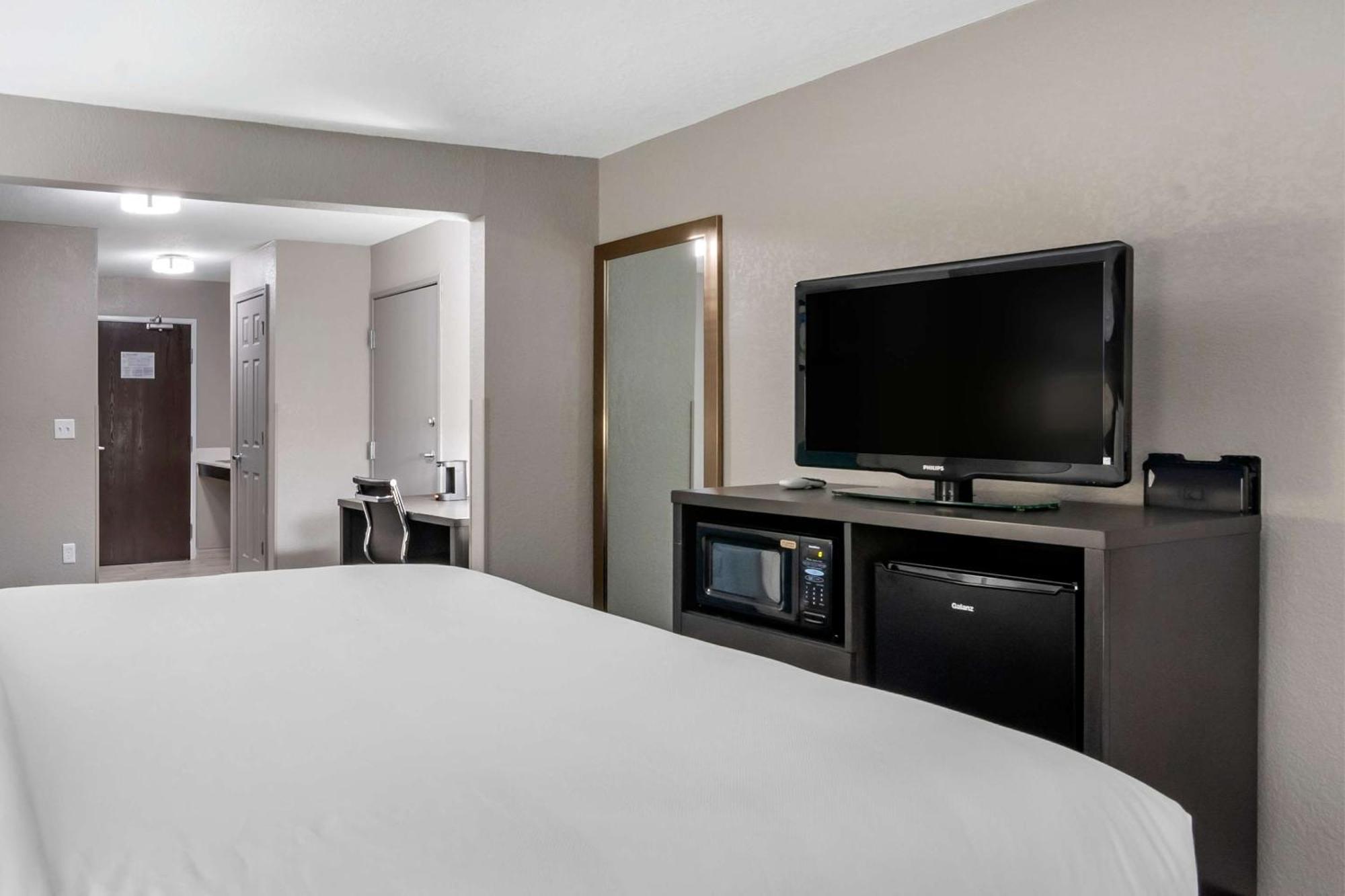 Comfort Inn & Suites Emporia Extérieur photo