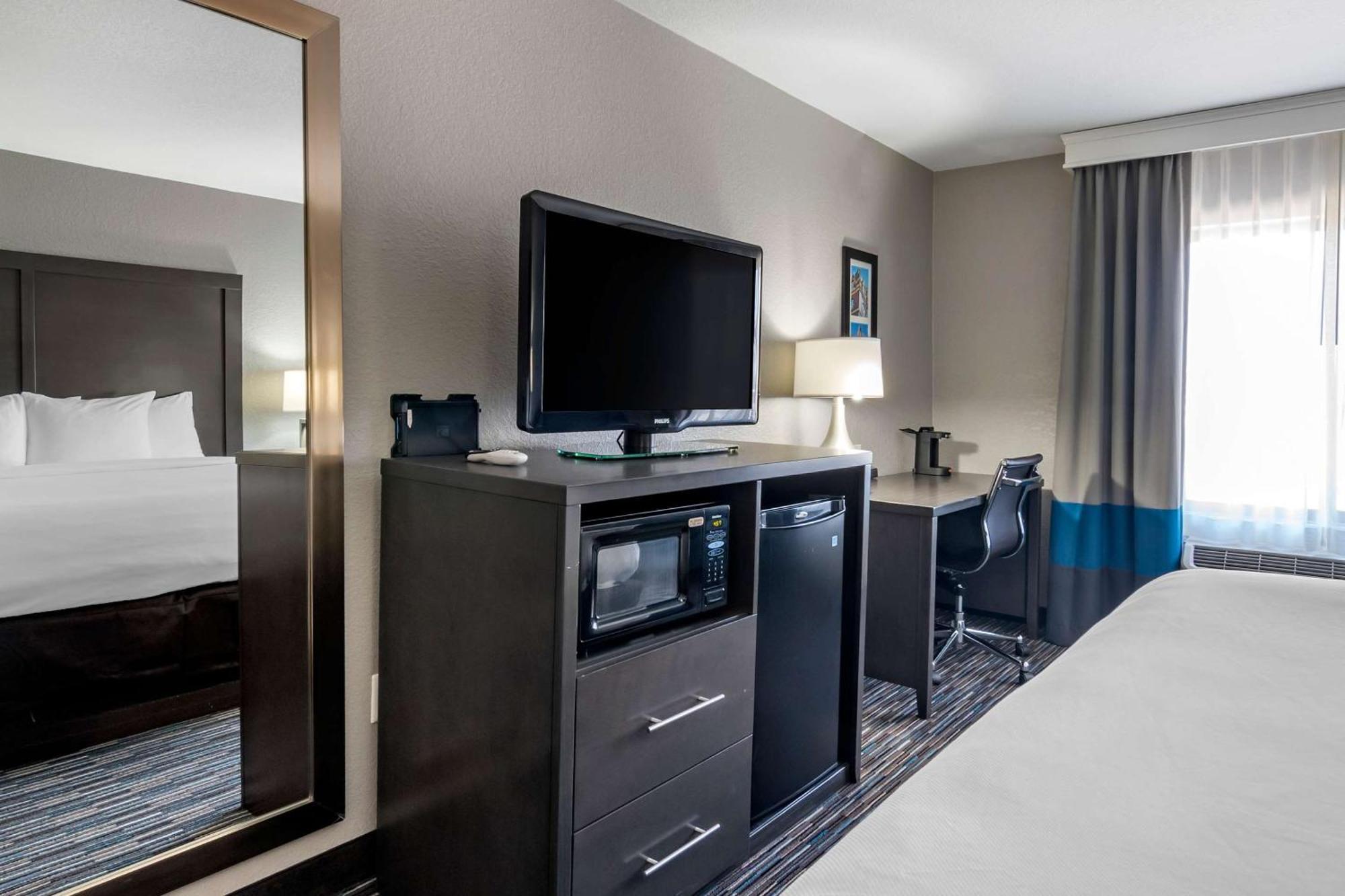 Comfort Inn & Suites Emporia Extérieur photo