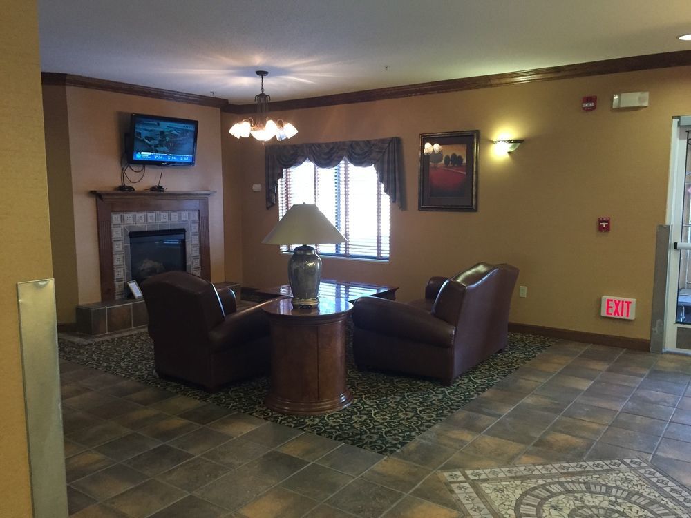 Comfort Inn & Suites Emporia Extérieur photo