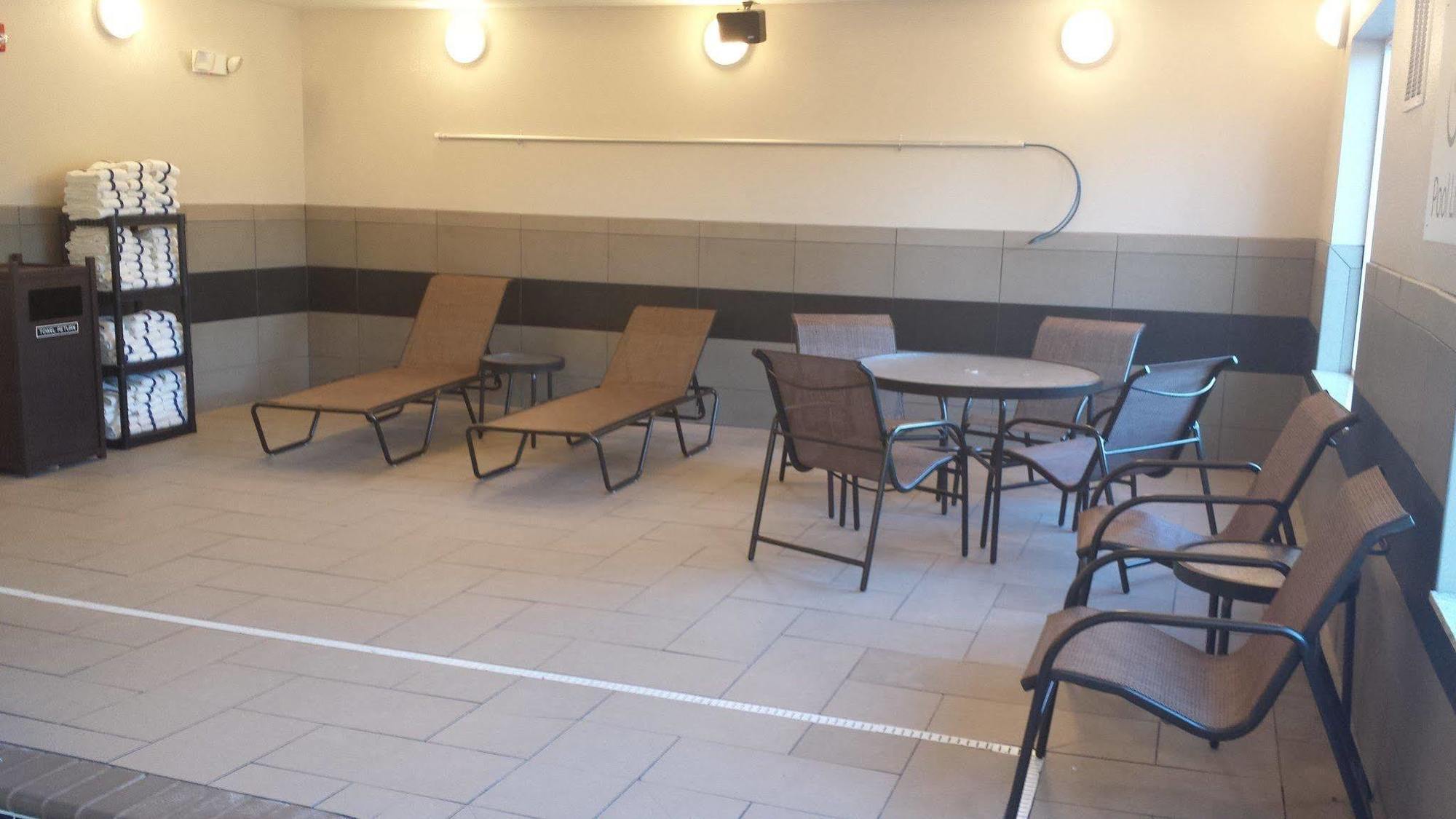 Comfort Inn & Suites Emporia Extérieur photo